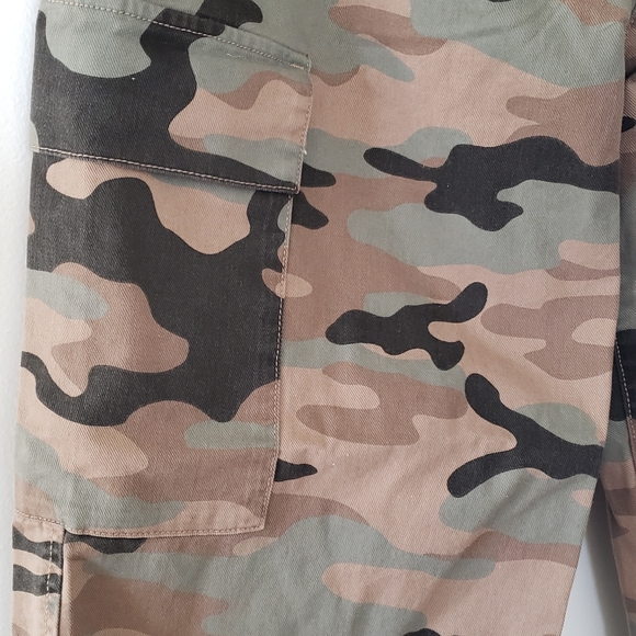 GAP camouflage cargo pant, size 14 - Picture 2 of 8